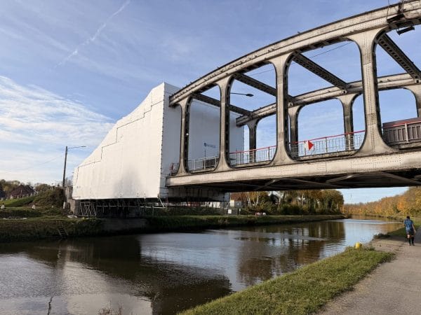 Montage d&rsquo;échafaudages au Pont du Busteau à Ghlin !